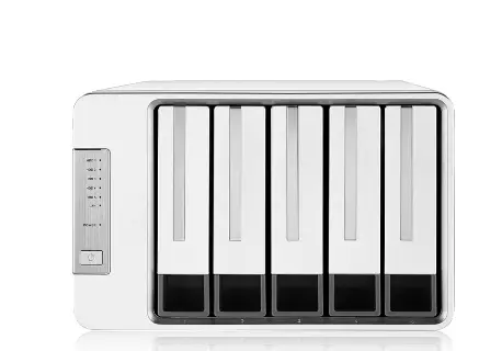 TerraMaster F5-421 20TB 5x4TB Seagate IronWolf 5 Bay NAS Desktop F5-421/20TB-IW