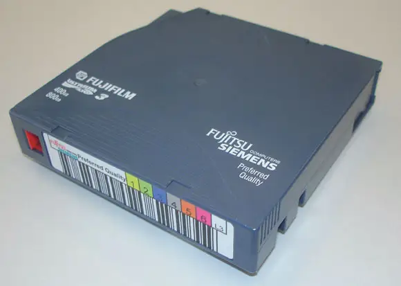 Fujitsu LTO 3 data cartridge with label STO:CR-LTO3-FJ-01L